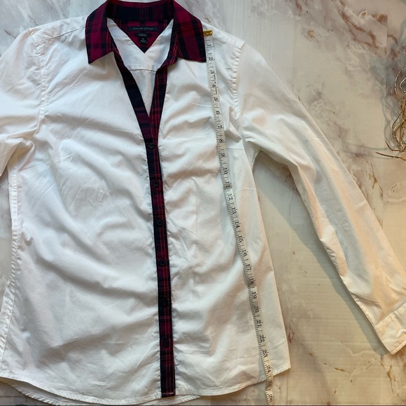 Tommy Hilfiger white cotton shirt with plaid details on collar and button area - Picture 8 of 10